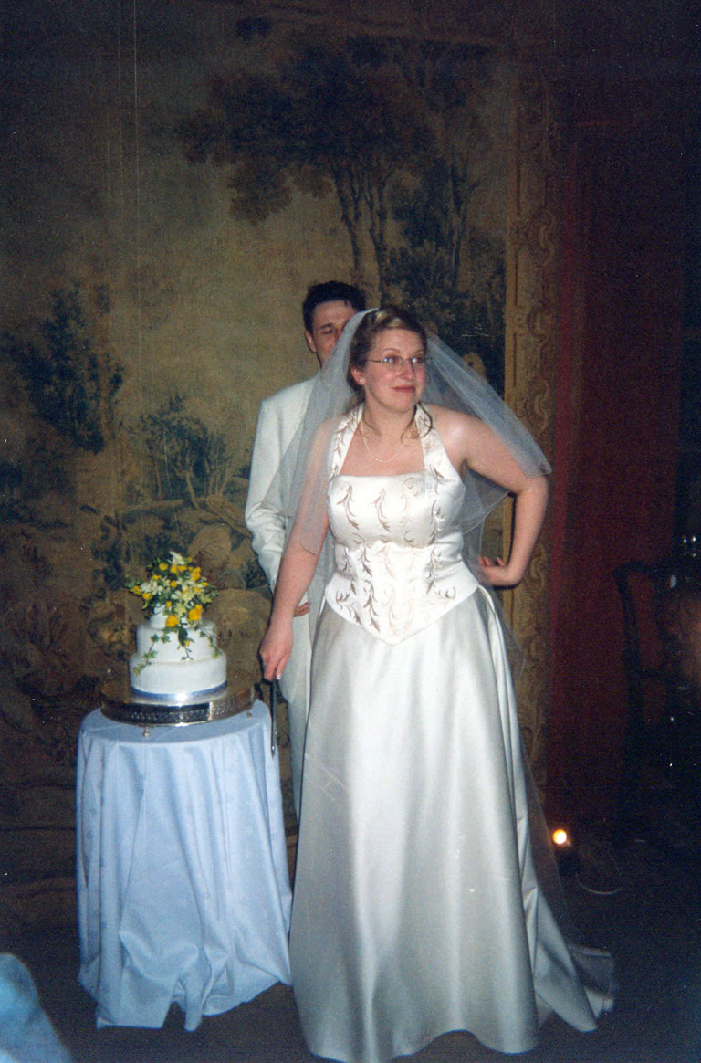 Tom & Charlotte cutting cake