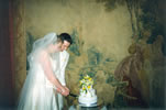 18. Charlotte & Tom cutting cake